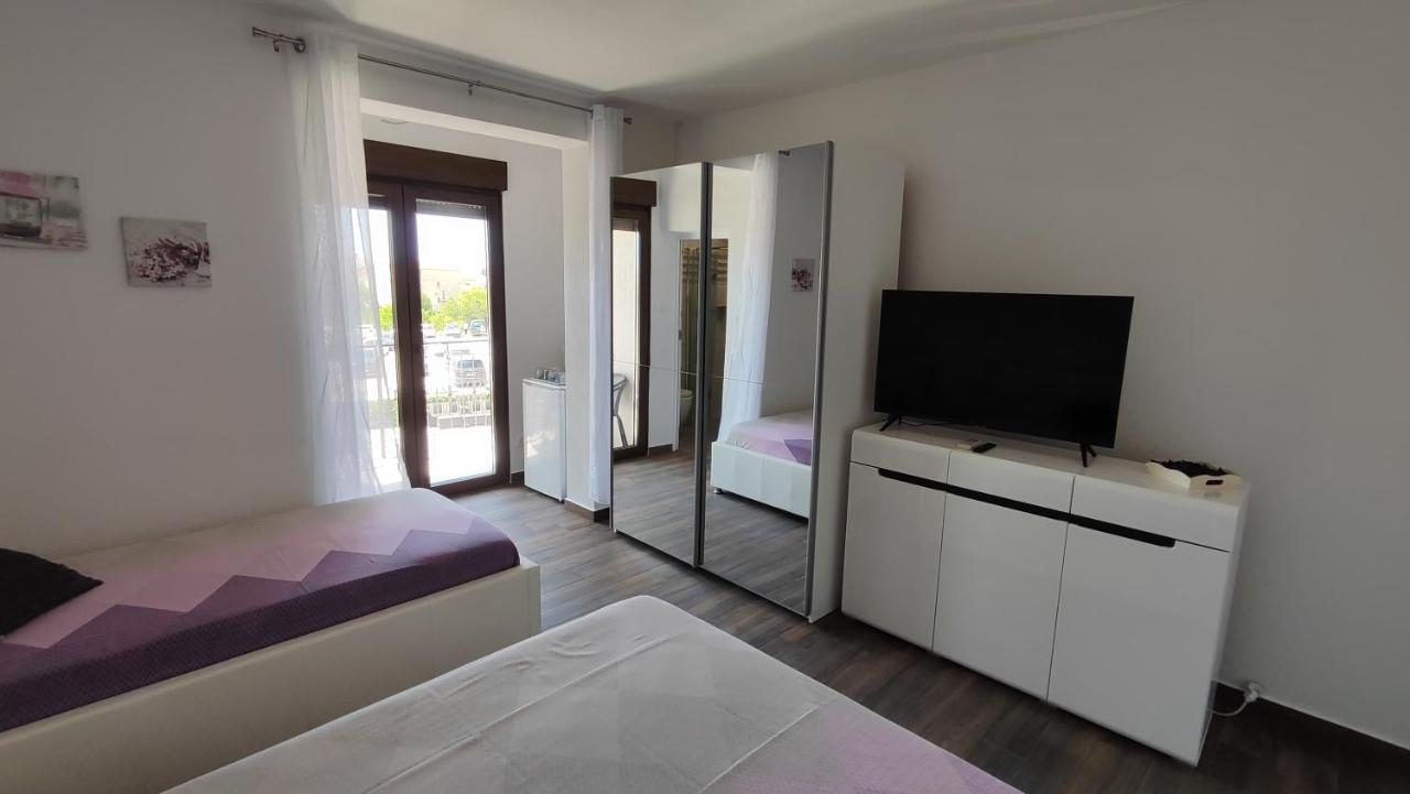 Viktor Rooms And Apartments Rovinj Exterior foto