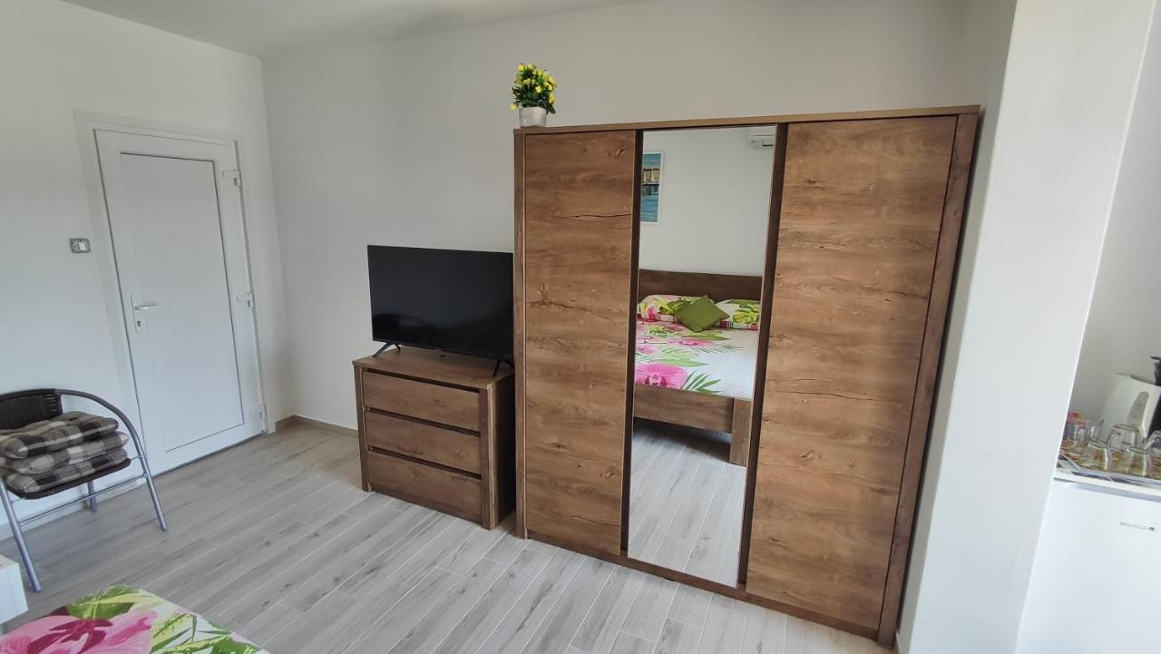 Viktor Rooms And Apartments Rovinj Exterior foto