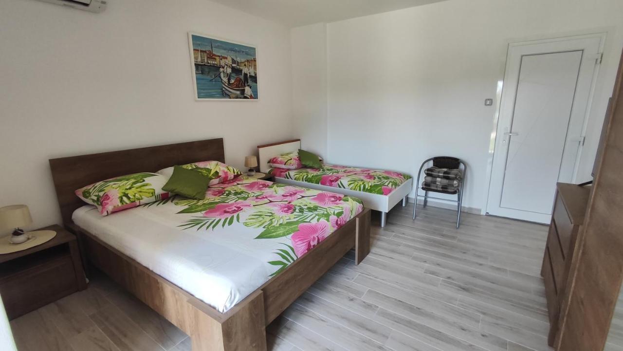 Viktor Rooms And Apartments Rovinj Exterior foto