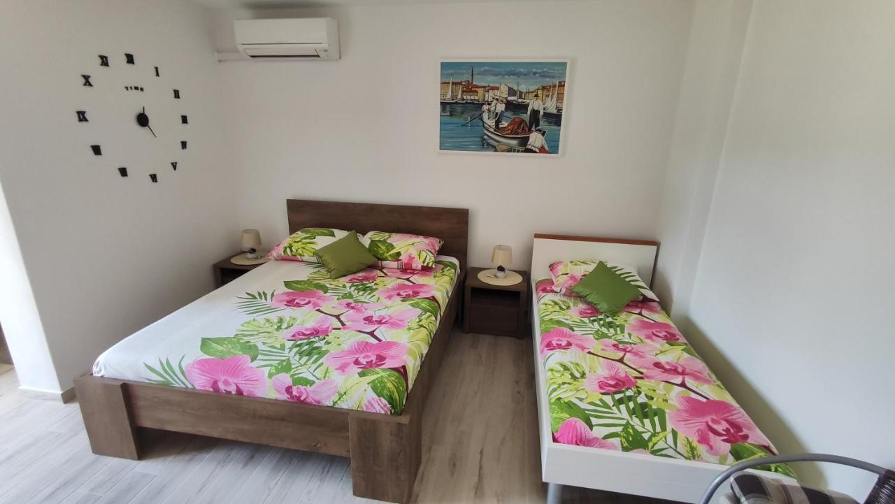 Viktor Rooms And Apartments Rovinj Exterior foto